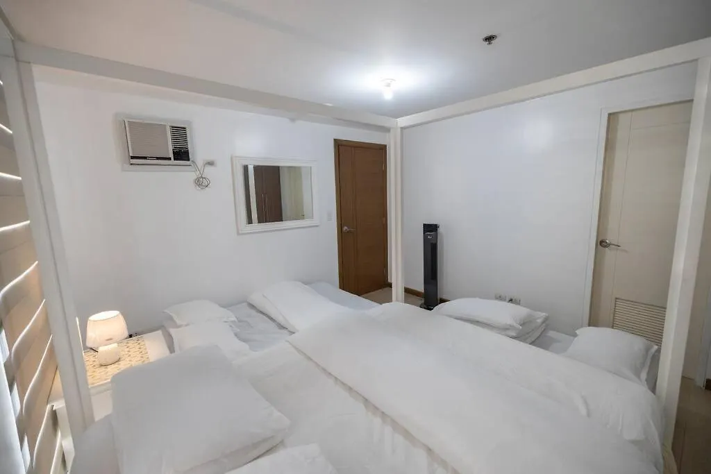 A2J Luxury 1Br Balcony Venice Suite Near Malls Manila