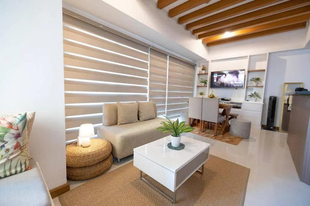 A2J Luxury 1Br Balcony Venice Suite Near Malls Manila