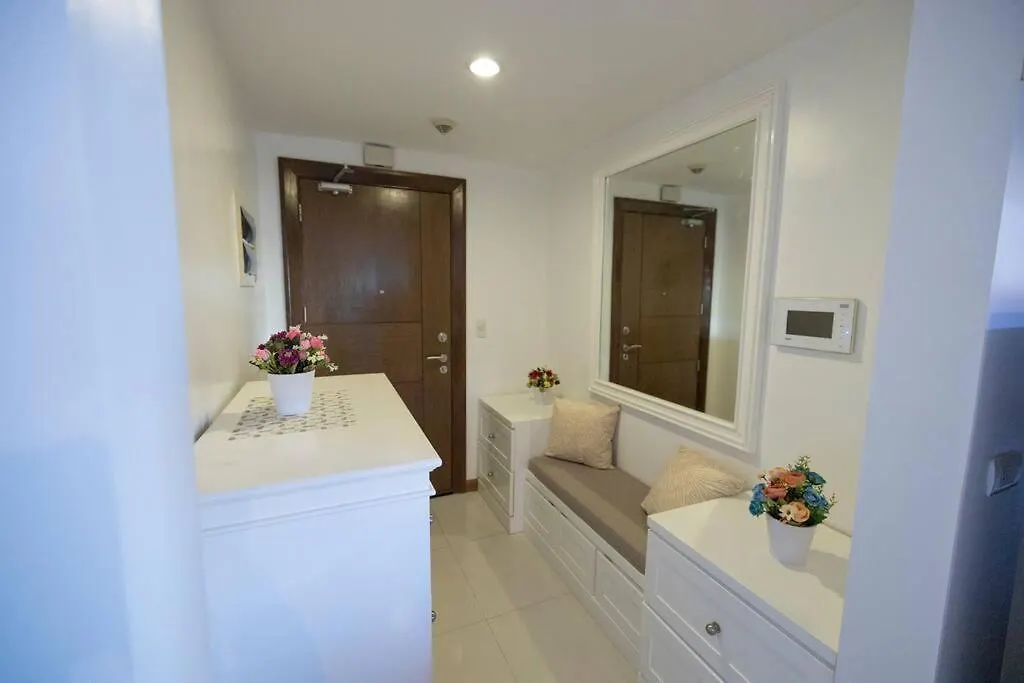 A2J Luxury 1Br Balcony Venice Suite Near Malls Manila Philippines