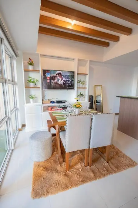 A2J Luxury 1Br Balcony Venice Suite Near Malls Manila Philippines