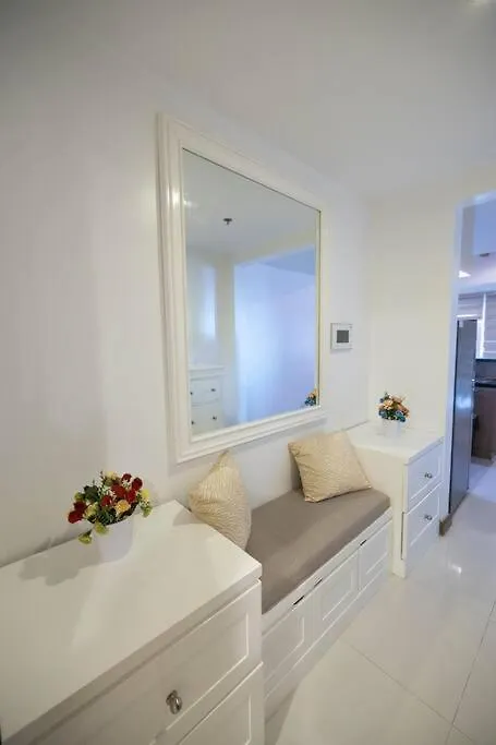 A2J Luxury 1Br Balcony Venice Suite Near Malls Manila