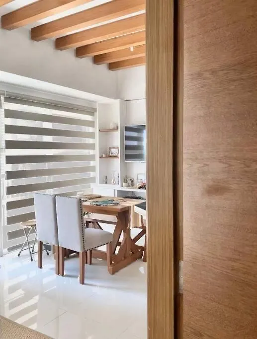 A2J Luxury 1Br Balcony Venice Suite Near Malls Manila Philippines