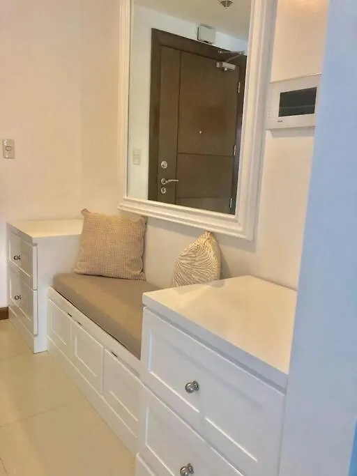 Apartment A2J Luxury 1Br Balcony Venice Suite Near Malls Manila Philippines