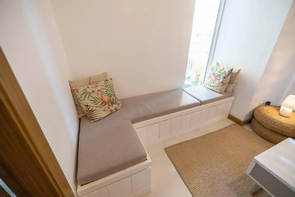 A2J Luxury 1Br Balcony Venice Suite Near Malls Manila